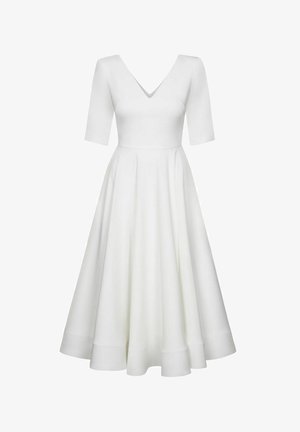 Biała sukienka do kolan z dekoltem w kształcie litery V i krótkimi rękawami. Rozkloszowany dół i gładka struktura, z szerokim wykończeniem u dołu.