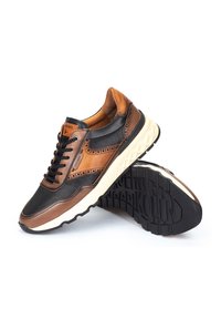 Pikolinos ARANDA - Zapatillas - brown