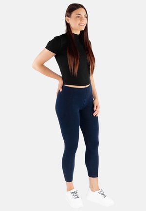 - Legginsy