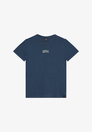 Granatowy bawełniany t-shirt z krótkimi rękawami, okrągłym dekoltem oraz małym nadrukowanym logo w kolorze białym i zielonym na piersi. Na dole po lewej stronie umieszczona jest metka.