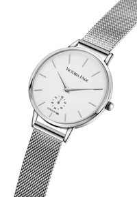 Hopeakankainen verkon rannekello, jossa on valkoinen pyöreä kellotaulu, minimalistiset tuntimerkinnät ja sekuntinäyttö.