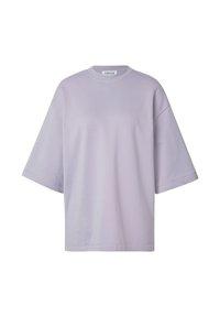 Lavender oversized t-shirt in soft cotton, featuring a round neckline and short sleeves, with a smooth texture and minimalistic design.
