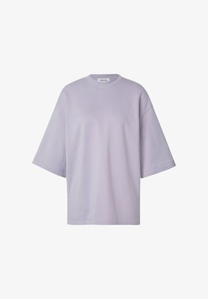 Lavender oversized t-shirt in soft cotton, featuring a round neckline and short sleeves, with a smooth texture and minimalistic design.