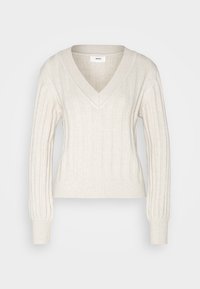 Pull en maille côtelée crème avec encolure en V, manches longues et coupe légèrement ajustée. Texture douce et bord côtelé contrastant en finition.