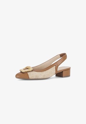 Bruine en beige lage slingback met gevlochten textuur en decoratieve lus op de teen, afgebeeld op een witte achtergrond.