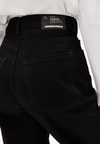 Thumbnail Image 4