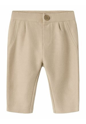 Pantaloni beige per bambini piccoli con tasche frontali, chiusura con bottoni e una texture diagonale a coste, mostrati su uno sfondo bianco.