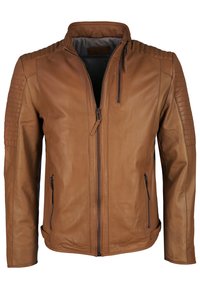 Braune Lederjacke mit hohem Kragen, horizontalen Schulternähten und zwei Reißverschluss-Taschen vorne. Glatte Textur und taillierte Passform.