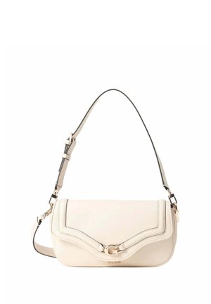 Sac à épaule en cuir couleur crème avec un rabat arrondi, une fermeture dorée et une sangle ajustable.