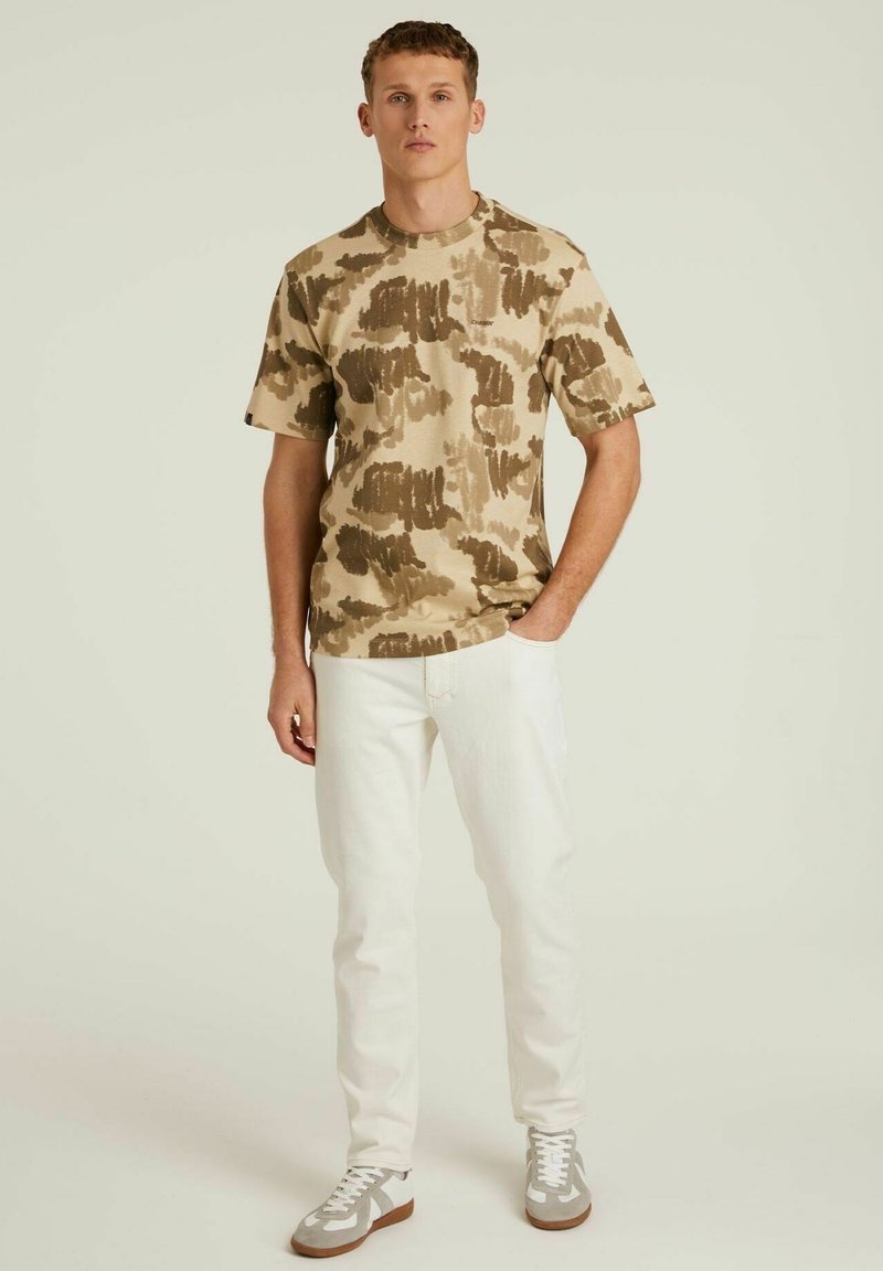CHASIN’ T-shirt print beige
