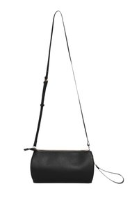 Czarna skórzana torebka crossbody o cylindrycznym kształcie, teksturowanej powierzchni, zamek błyskawiczny oraz regulowany pasek umożliwiający różne opcje noszenia.