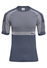 Marineblauw sportshirt met korte mouwen. Kenmerkt zich door verticale strepen en een effen paneel, gemaakt van ademende stof. Logo weergegeven op de voorkant.