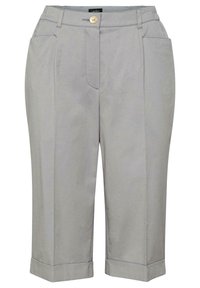 Lichtgrijze cropped broek met een gladde textuur, voorzien van een gouden knoop, voorzakken en opgerolde mouwen voor een nette afwerking.