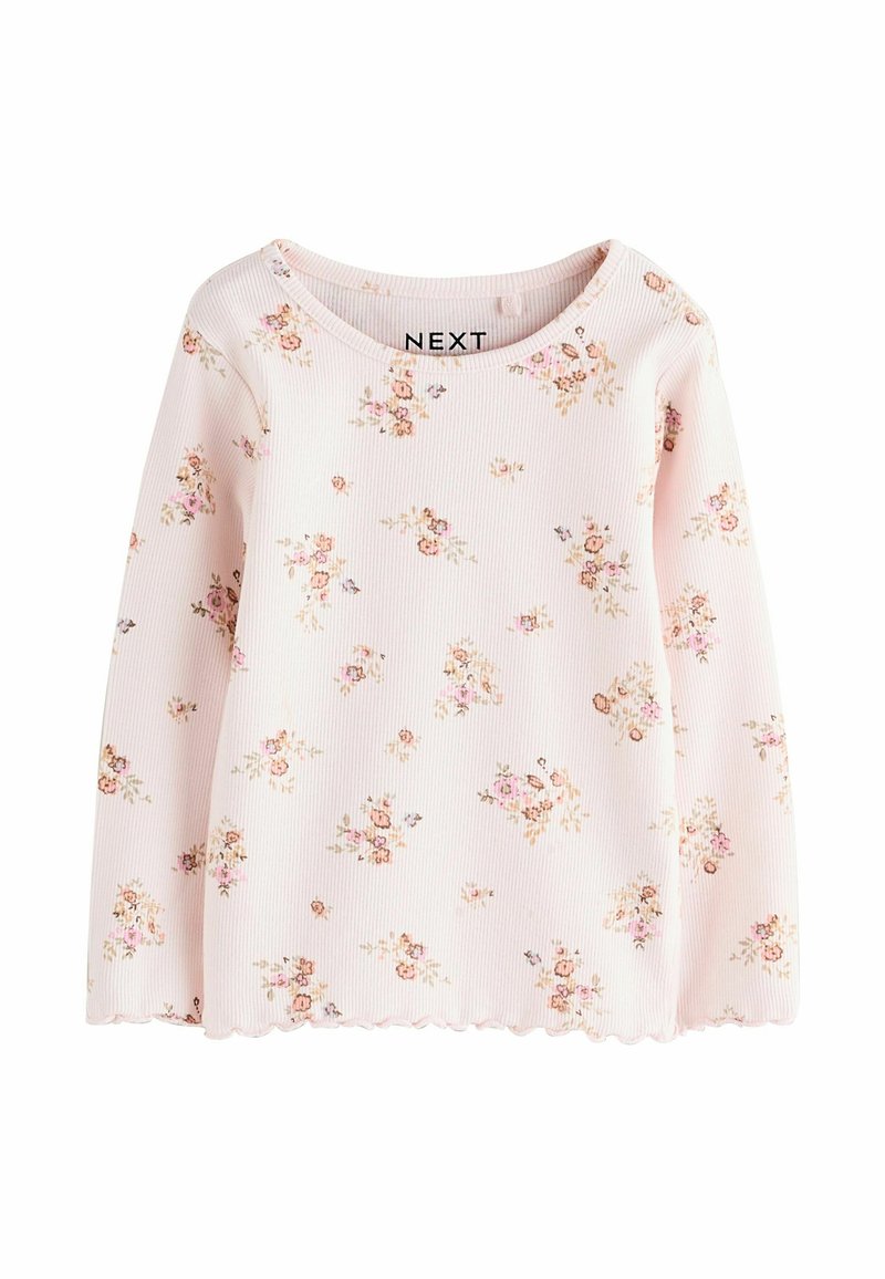 Maglietta a maniche lunghe di un rosa chiaro realizzata in tessuto a coste, con piccoli motivi floreali in rosa e marrone. Orlo ondulato e scollatura rotonda.