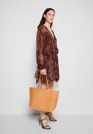 LARGE TOTE - Tote bag - cammello/rosa