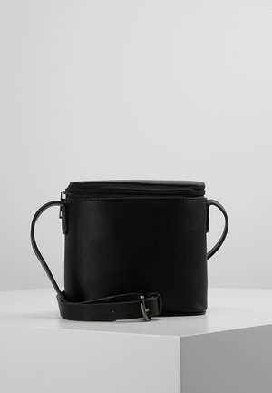 Taška s příčným popruhem - black