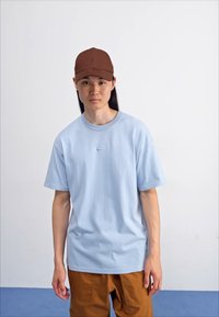 Nike Sportswear TEE - T-shirts - light armoury blue