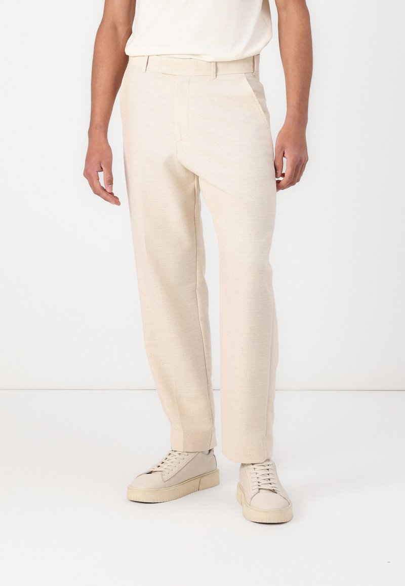 Abercrombie & Fitch - COLLINS CLASSIC PANT - Bukse - off white, Forstørre