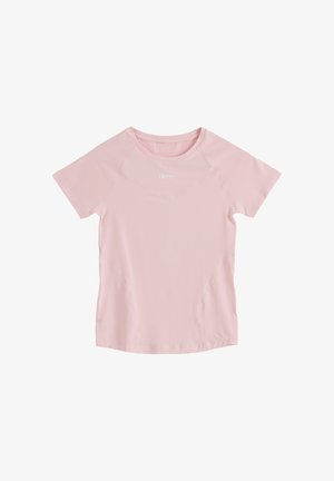Světle růžové sportovní tričko s krátkými rukávy a kulatým výstřihem, s jemnými švovými detaily, na kterém je malé bílé logo uprostřed pod límečkem.