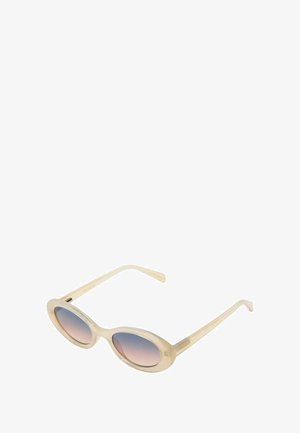 Lunettes de soleil translucides beige avec des verres ovales, dégradés du bleu au rose, dotées de branches fines arborant un branding subtil sur les tempes.