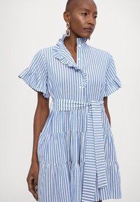 MILLE VIOLETTA DRESS - Tričkové šaty - blue