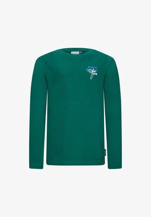 Langärmliges T-Shirt aus dunklem grünen Baumwollstoff mit rundem Halsausschnitt und Textdesign in Blau und Weiß auf der Brust.