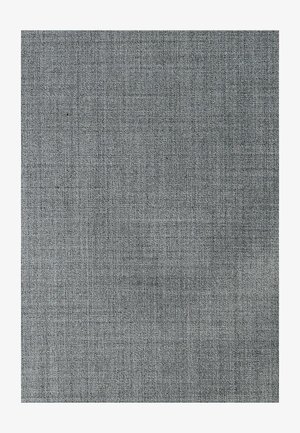 Grauer Stoff mit einem strukturierten, gewebten Muster. Die Oberfläche ist glatt und weist subtile Farbvariationen sowie eine feine Gitterstruktur auf.