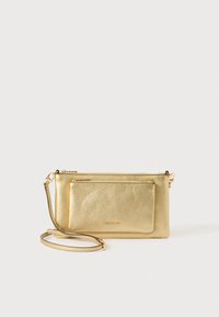 Gouden leren polstasje met een gestructureerde afwerking, voorzien van een ritsvak en een afneembare band voor veelzijdige draagmogelijkheden.