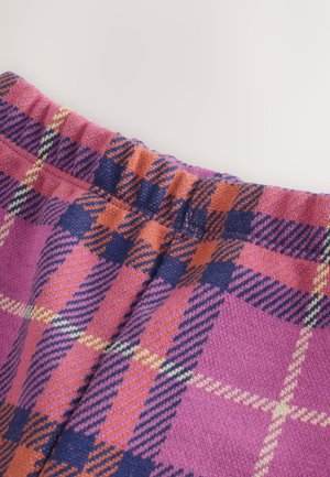 Strikkede bukser med en bred elastisk talje har et flerfarvet ternet mønster i nuancer af pink, lilla, orange og creme.