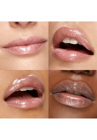 Quatre gros plans de lèvres diverses avec un gloss à lèvres naturel rose brillant, montrant différentes expressions de bouche et tonalités de peau.