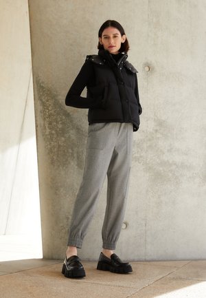 LISBET - Nazouvací boty - black