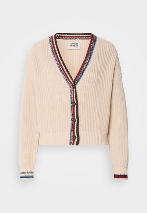 Crème-kleurige cropped cardigan met een gestructureerde brei, voorzien van een V-hals, multikleuren gestreepte rand en houten knopen.