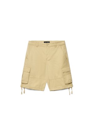 Pantaloncini cargo beige con tasche frontali, tasche laterali con patta, chiusura con bottoni, passanti per cintura e coulisse regolabili all'orlo.