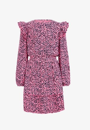 Lyserød og sort leopardprint kjole med lange ærmer, flæsedetaljer ved skuldrene, elastisk talje og flæsekjol.