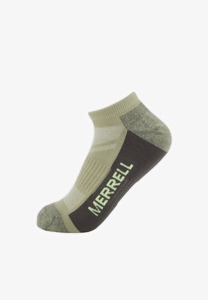 Lage sportsok in olijfgroen en donkergrijs met de tekst "MERRELL" aan de zijkant, voorzien van extra demping bij hiel en tenen.