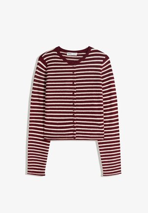 Gestrickte, verkürzte Strickjacke mit horizontalem Streifenmuster in Bordeauxrot und Creme, rundem Halsausschnitt und Knopfleiste vorne. Weiche Textur.