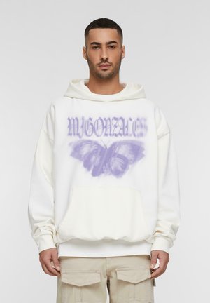 Hvid hoodie med et lilla sommerfuglegrafik og tekst. Lavet af blødt materiale, den har en frontlomme og justerbar snoretræk hætte.