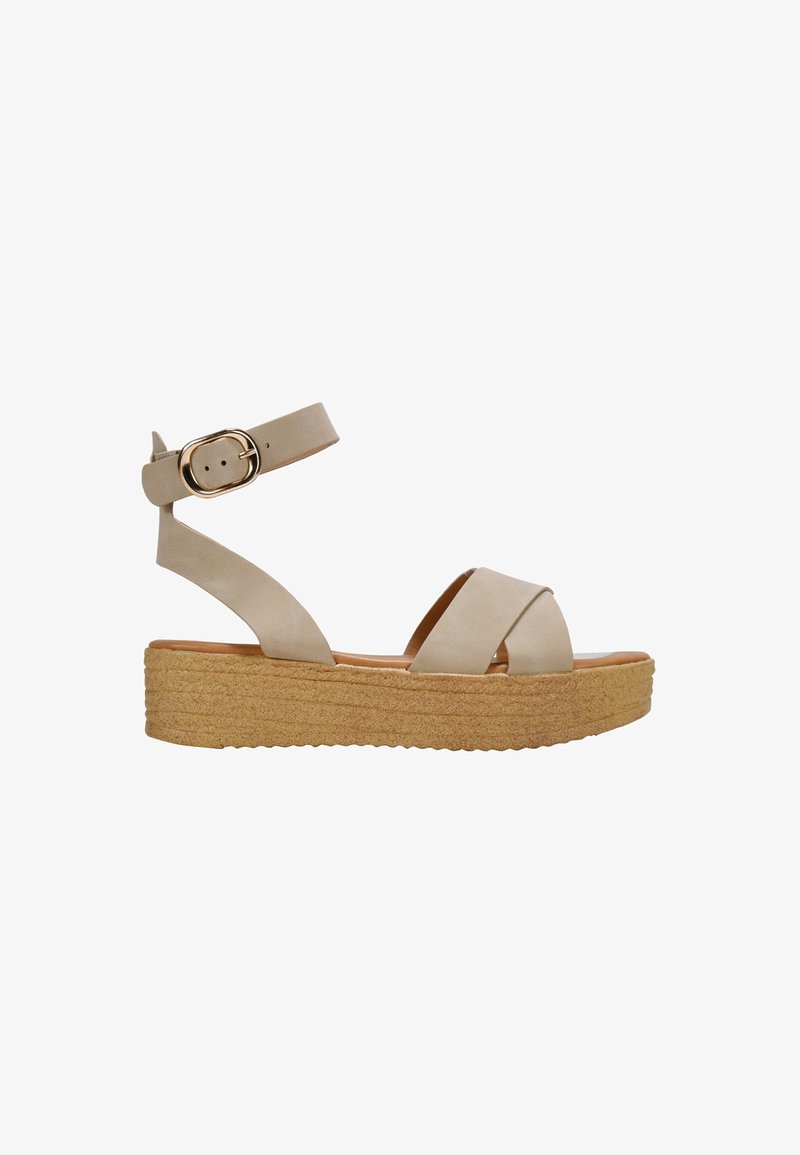 Sandalias de plataforma beige con suela de yute estilo espadrille, diseño de tira cruzada y correa ajustable en el tobillo con detalle de hebilla dorada.