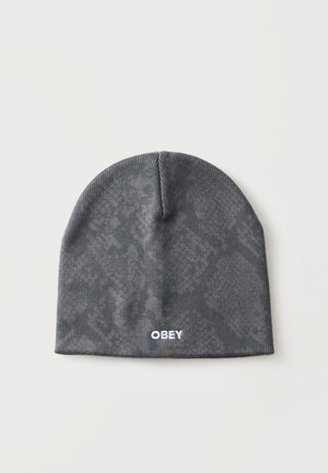 Bonnet en tricot gris foncé avec un petit texte blanc brodé "OBEY" au centre avant sur un fond uni.