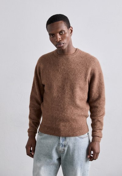 Filippa K FLUFFY HAMMER SLEEVE - Strickpullover - mocha