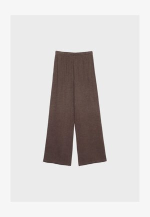 Braune Hose mit weitem Bein und elastischem Bund, aus weichem, strukturiertem Stoff, flach auf einem neutralen Hintergrund präsentiert.
