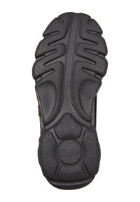 Suola di sneaker nera in gomma con modelli texture per aderenza, dotata di un logo ovale al centro e bordi arrotondati per stabilità.