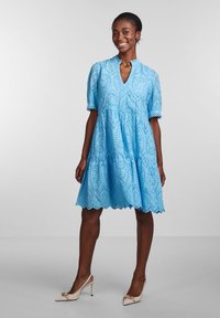 YAS HOLI - Dnevna haljina - ethereal blue