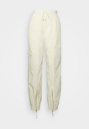 Filippa K LIGHT FUNCTIONAL TROUSERS - Παντελόνι - white chalk