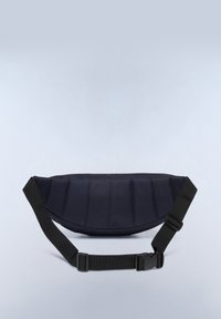Námořnická látková taška přes rameno s zakřiveným designem, s vertikálními skladbami, nastavitelného černého popruhu a hladkým povrchem.