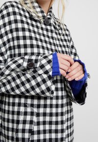 United Colors of Benetton Klassisk kappa / rock - black