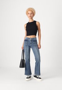 ONLY Petite ONLWAUW MID WAIST FLARED - Flared jeans - medium blue denim