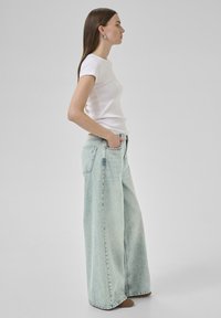 My Essential Wardrobe JESSIE - CROTCH X-WIDE - Laza szabású farmerek - light blue dirty wash
