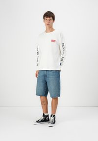 Red Bull Racing x Pepe Jeans LOGO TEE - Tops ar garām piedurknēm - mousse