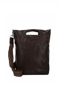 Borsa in pelle marrone con finitura testurizzata, forma rettangolare, manico superiore e tracolla a righe removibile. Design minimalista.